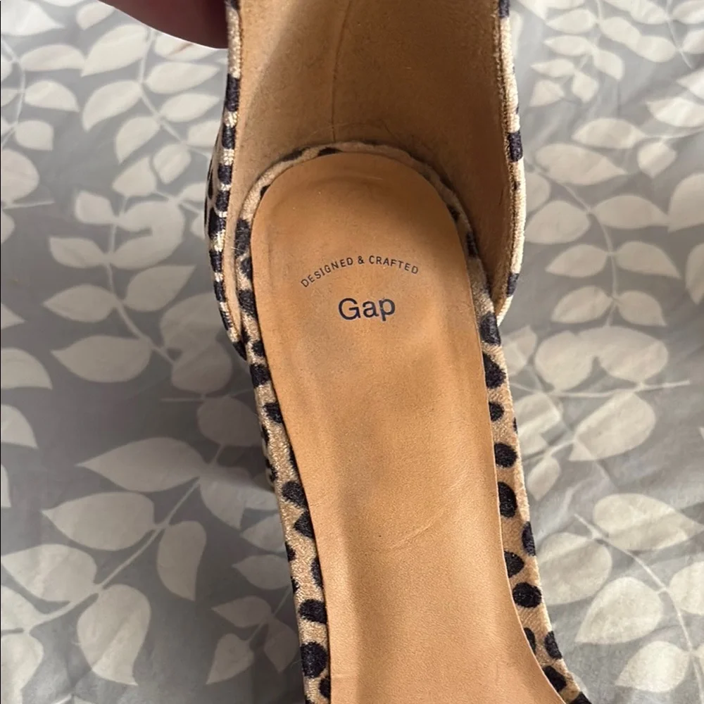 GAP Tan and Black Heels with Ankle Strap - Picture 3 of 5